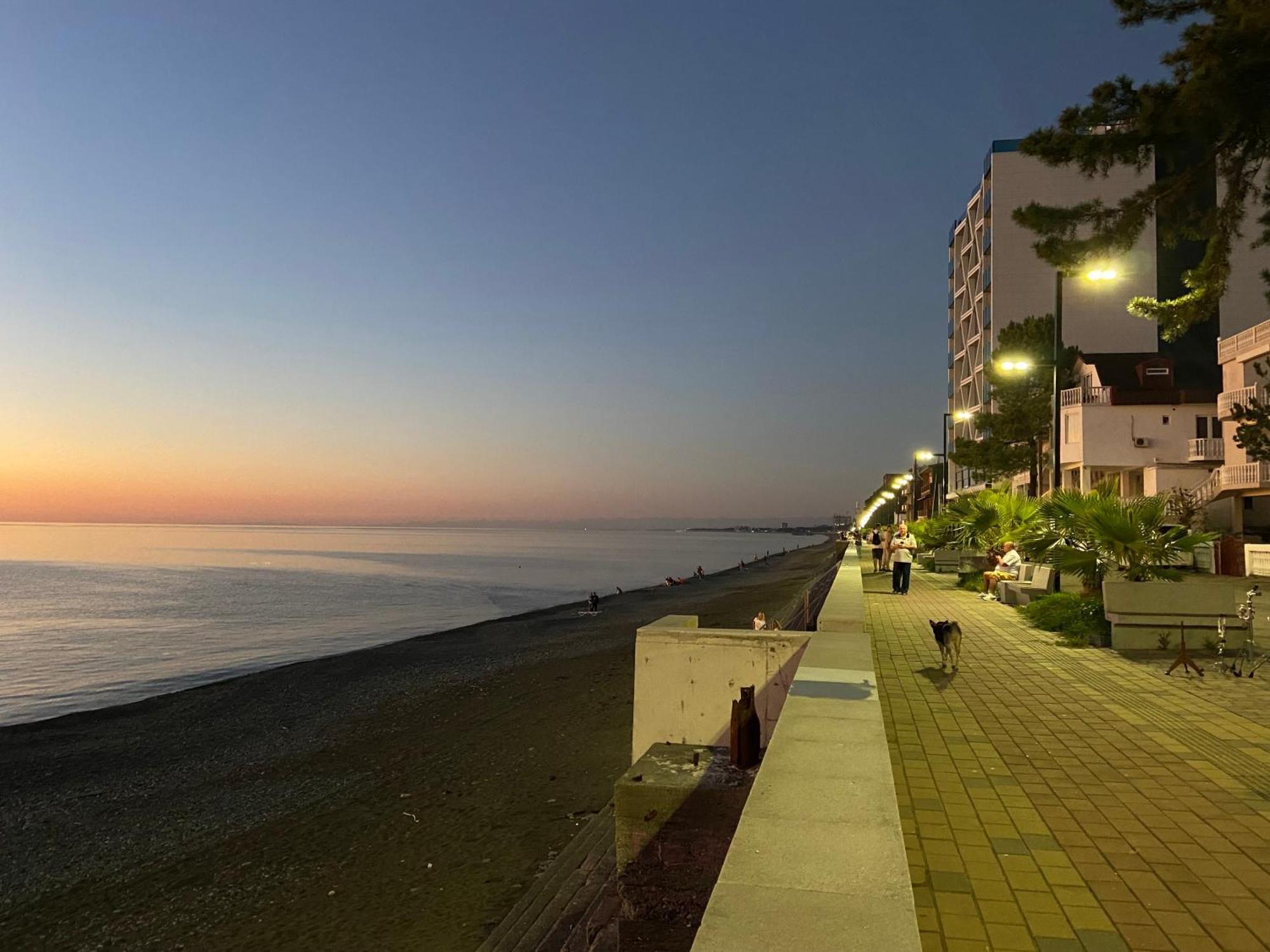 Hotel La Vie En Rose Kobuleti Esterno foto