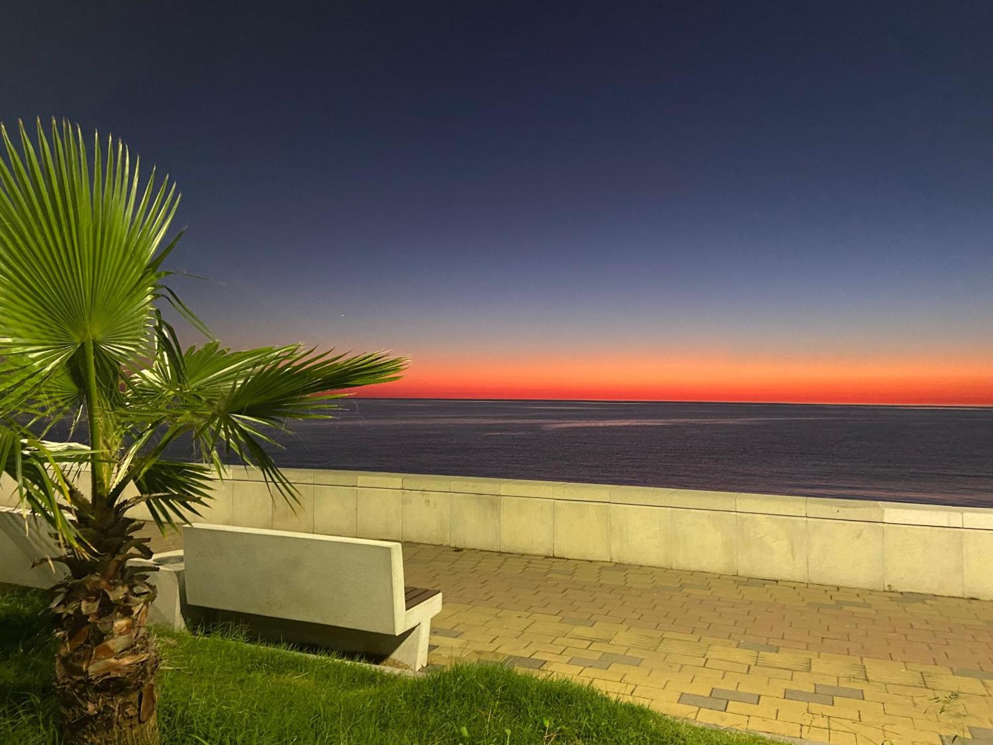 Hotel La Vie En Rose Kobuleti Esterno foto