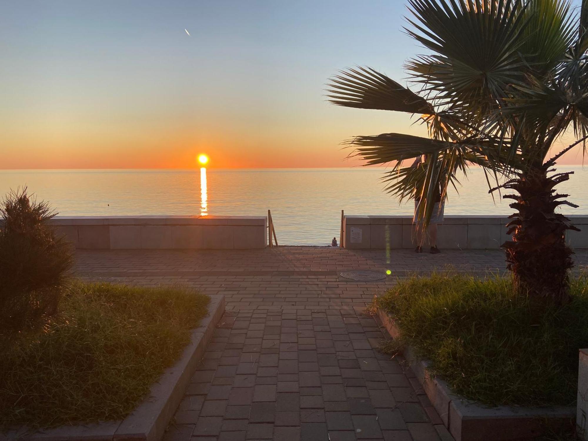 Hotel La Vie En Rose Kobuleti Esterno foto