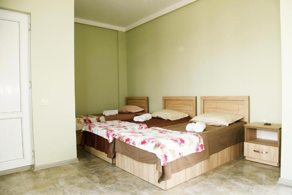 Hotel La Vie En Rose Kobuleti Esterno foto