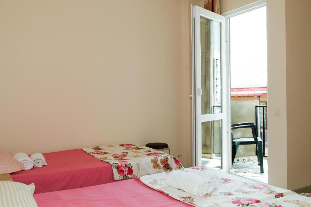 Hotel La Vie En Rose Kobuleti Esterno foto