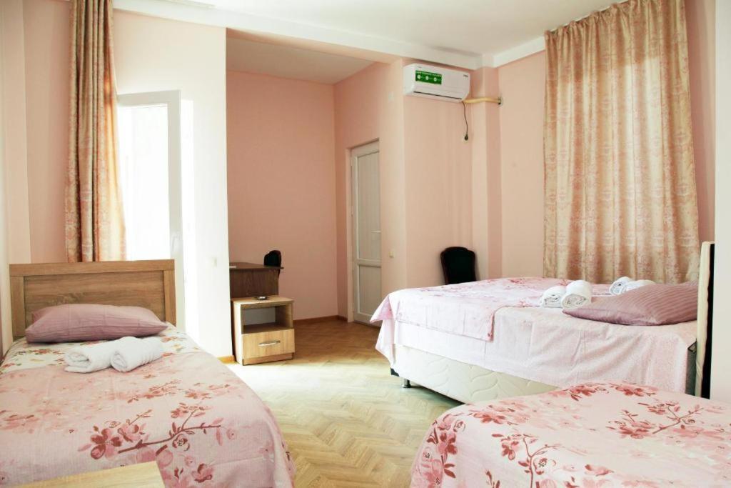 Hotel La Vie En Rose Kobuleti Esterno foto
